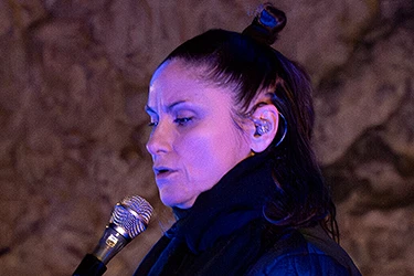 Lenka Dusilová v jeskyni Výpustek 23.&nbsp;května&nbsp;2026