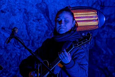 Lenka Dusilová v jeskyni Výpustek 23.&nbsp;května&nbsp;2026